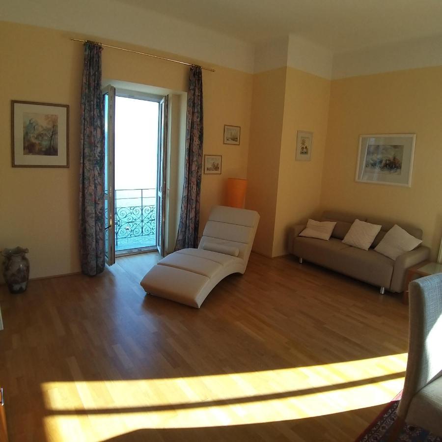 Fantastic And Mountain View, First Row Lakeside Apartment *
